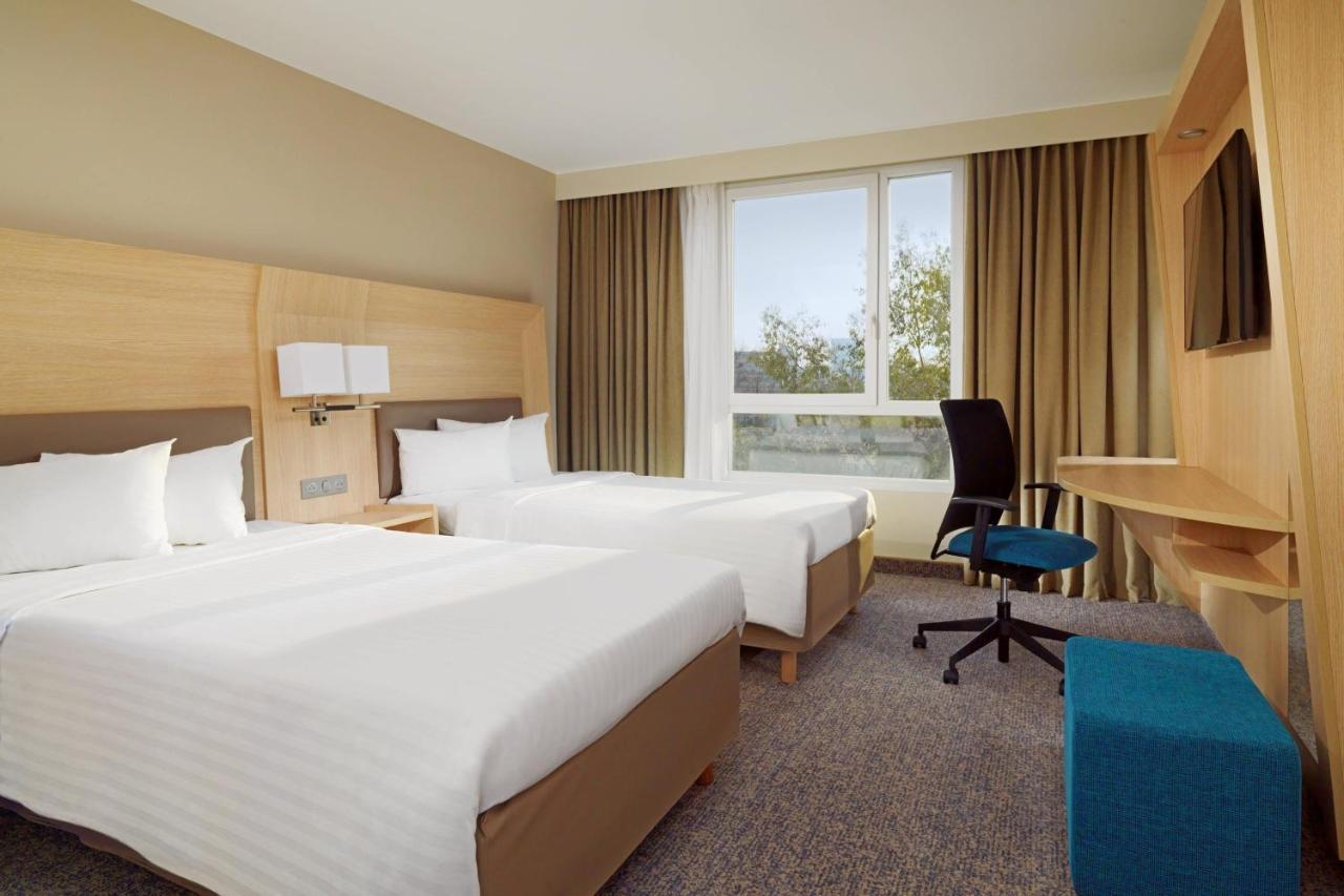 Готель Courtyard By Marriott Paris La Defense West - Colombes Коломб Екстер'єр фото