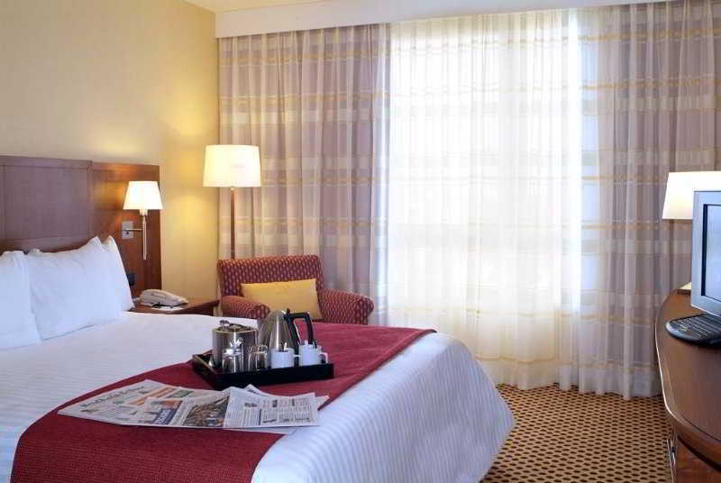 Готель Courtyard By Marriott Paris La Defense West - Colombes Коломб Екстер'єр фото